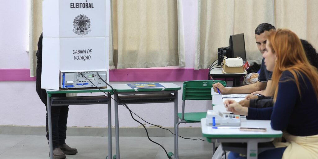minas-tem-dia-de-votacao-tranquilo-ate-agora;-75-urnas-sao-trocadas