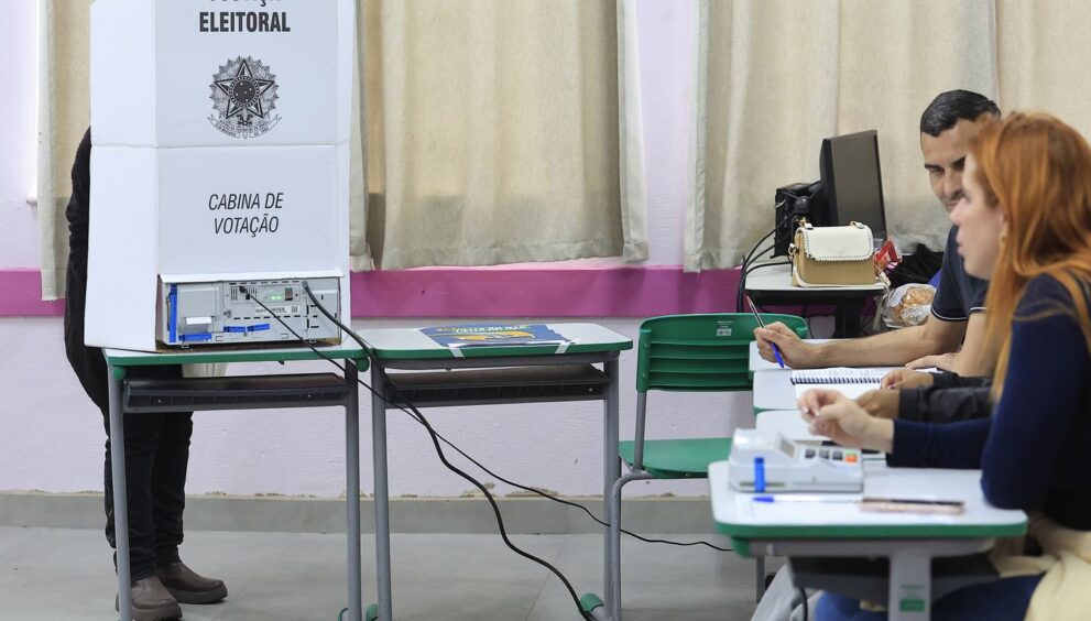 minas-tem-dia-de-votacao-tranquilo-ate-agora;-75-urnas-sao-trocadas