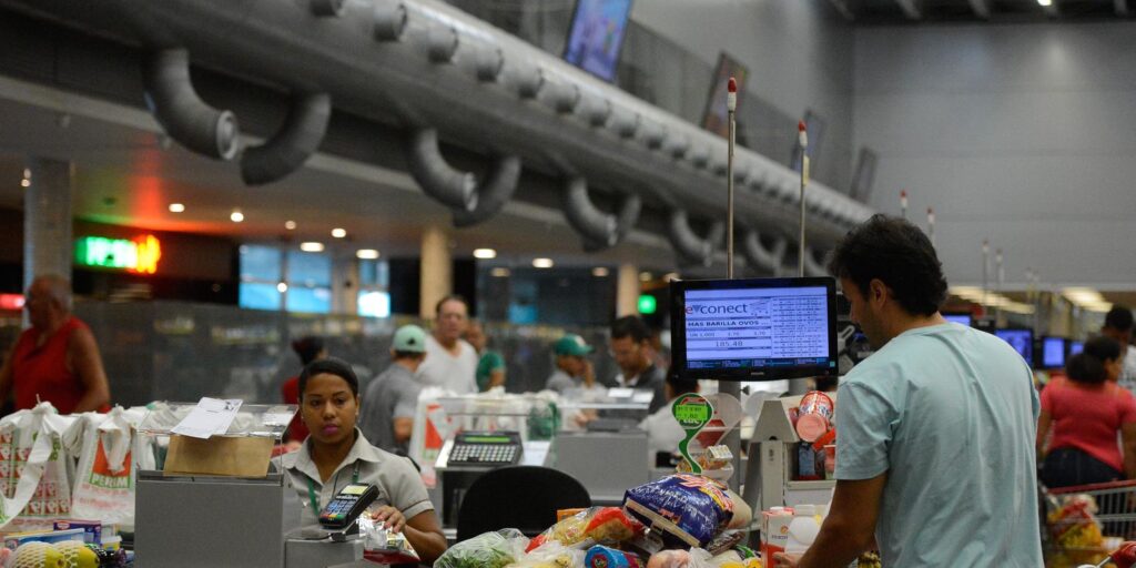 trabalhadores-em-servico-neste-domingo-podem-se-ausentar-para-votar
