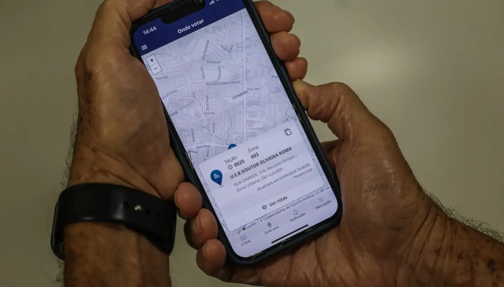 mais-de-300-mil-pessoas-votam-em-transito-neste-domingo