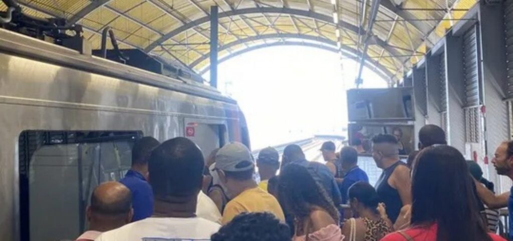 homem-morre-apos-ficar-preso-entre-trem-e-plataforma-do-metro-em-salvador
