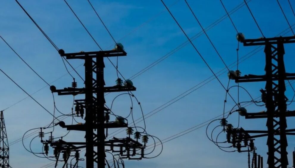 falta-de-energia-atinge-bairros-de-salvador-neste-domingo;-urnas-eletronicas-nao-sao-afetadas