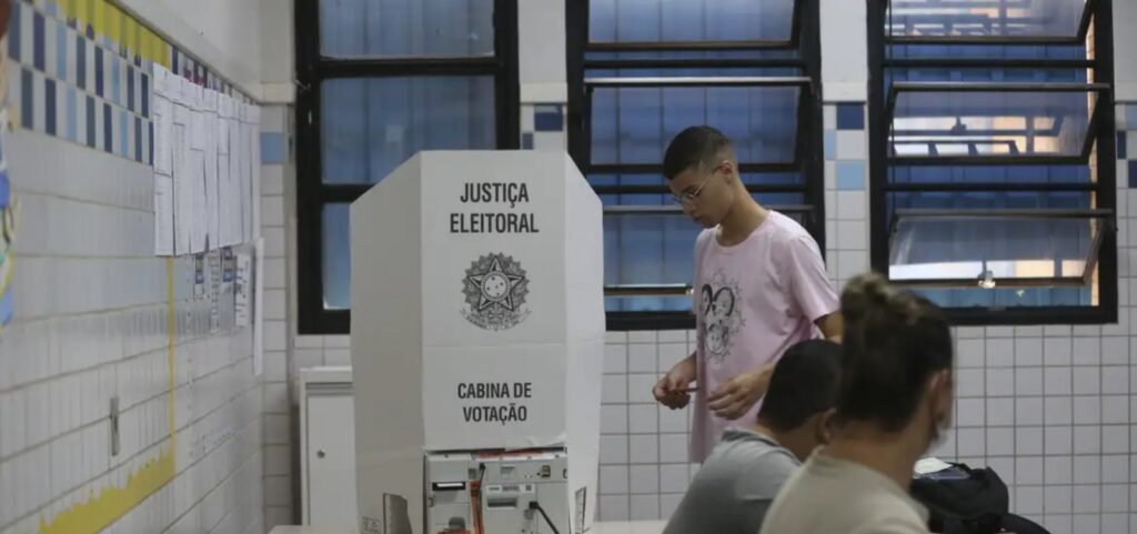 com-urnas-fechadas,-tse-inicia-contabilizacao-dos-votos-nas-eleicoes-2026