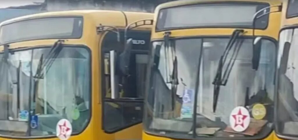 rodoviario-denuncia-ordem-para-manter-onibus-parados-e-com-adesivos-do-pt-em-garagens-de-salvador