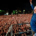 Flávio Bolsonaro vira sobre Lula e é o mais votado na Papudinha no 2º turno
