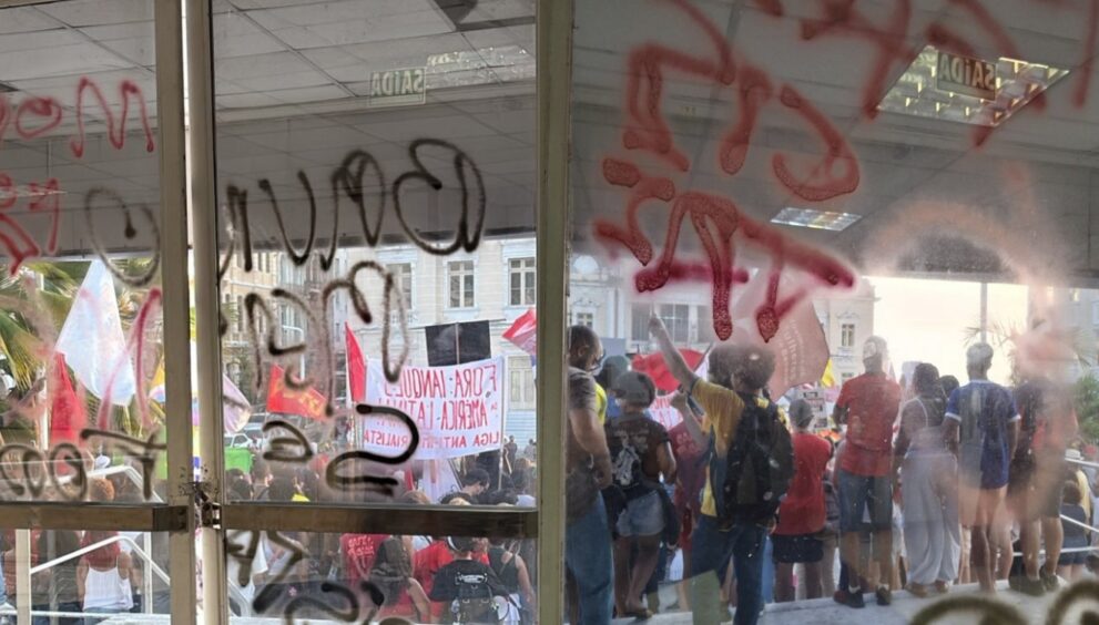 prefeitura-de-salvador-suspende-expediente-apos-vandalismo-em-protesto-contra-bruno-reis