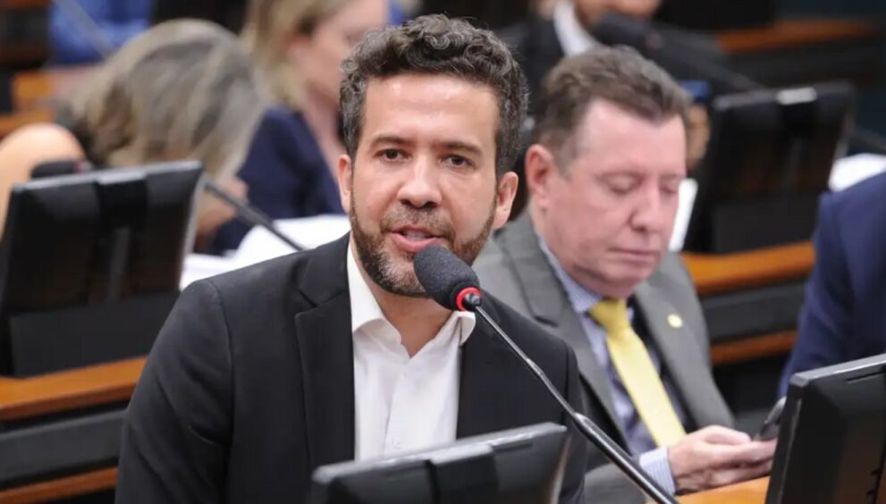 janones-e-convidado-a-ajudar-pedro-sanchez-nas-eleicoes-espanholas,-afirma-site