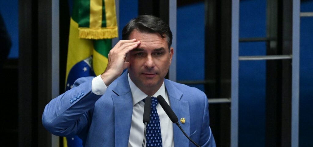piloto-relata-que-nome-de-flavio-bolsonaro-apareceu-em-lista-de-passageiros-de-aeronave