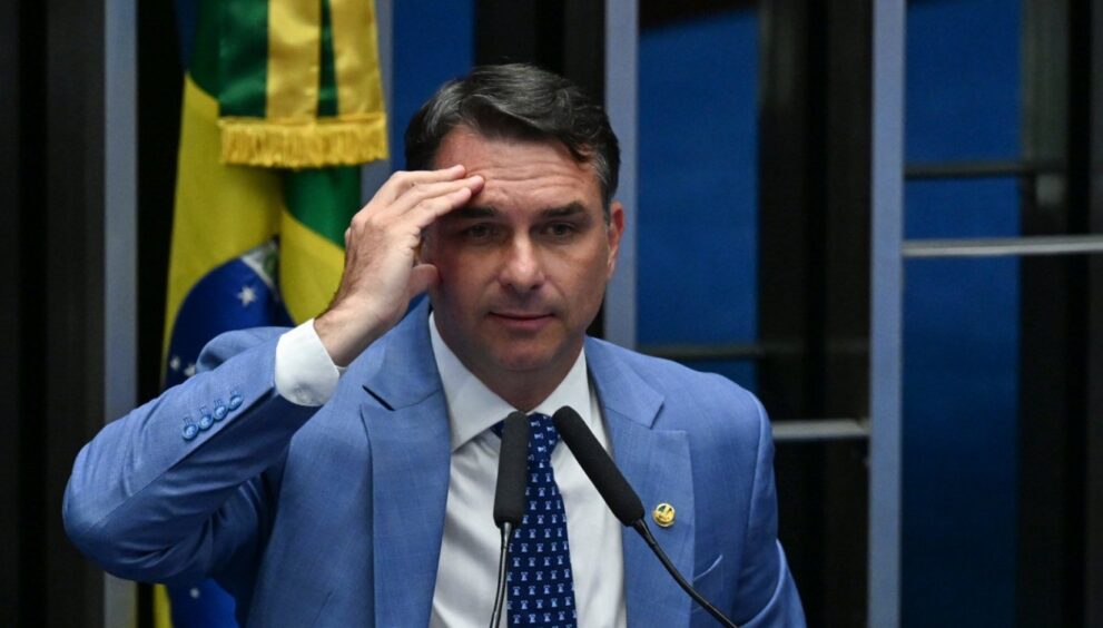 piloto-relata-que-nome-de-flavio-bolsonaro-apareceu-em-lista-de-passageiros-de-aeronave