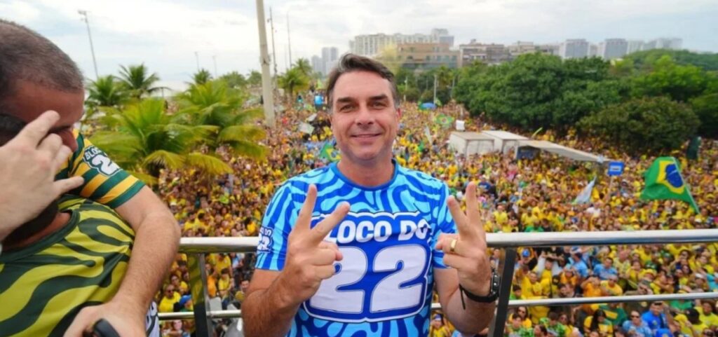 dino-determina-que-pf-investigue-suspeita-de-financiamento-estrangeiro-a-campanha-de-flavio-bolsonaro