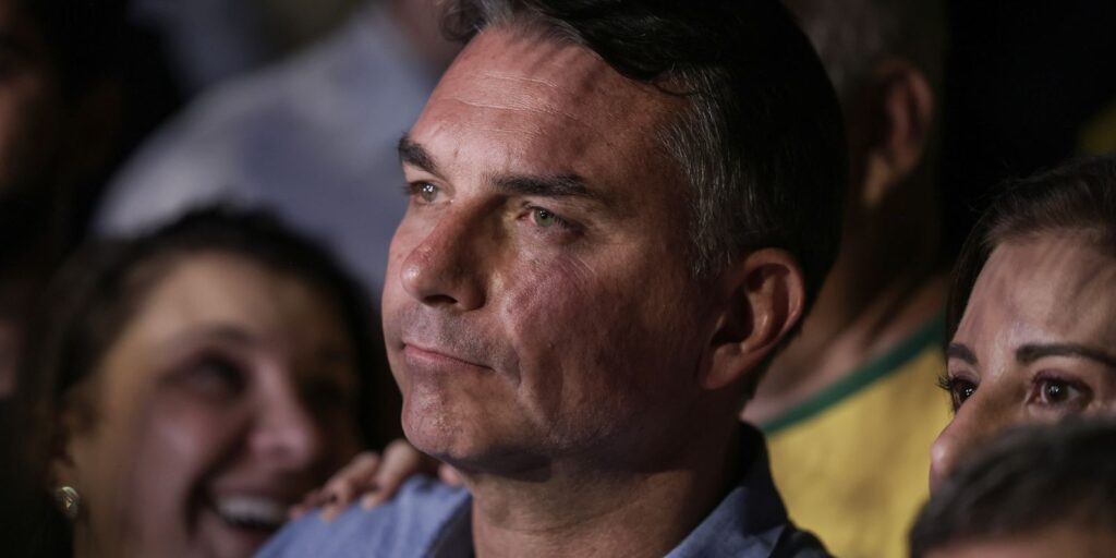 pf-cancela-passaportes-de-flavio-bolsonaro-apos-descumprir-decisao