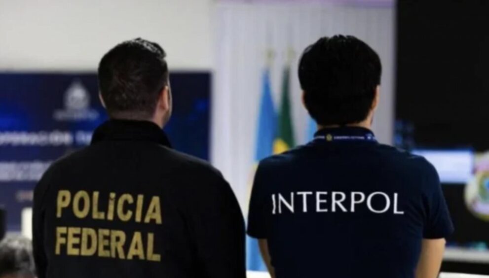 deputados-do-pt-pedem-prisao-preventiva-de-flavio-bolsonaro-e-alerta-vermelho-da-interpol
