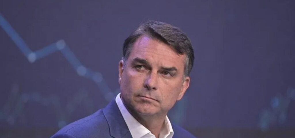 governistas-criticam-fuga-de-flavio-bolsonaro;-oposicao-alega-perseguicao-do-stf