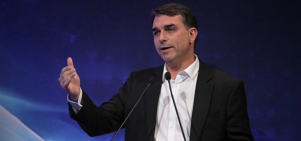 pf-apontou-risco-de-fuga-de-flavio-bolsonaro-antes-de-senador-viajar-para-os-eua