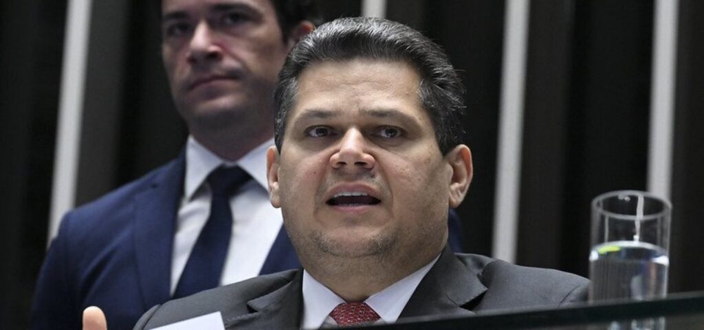 alcolumbre-defende-pacificacao-nacional-e-articula-indulto-a-bolsonaro
