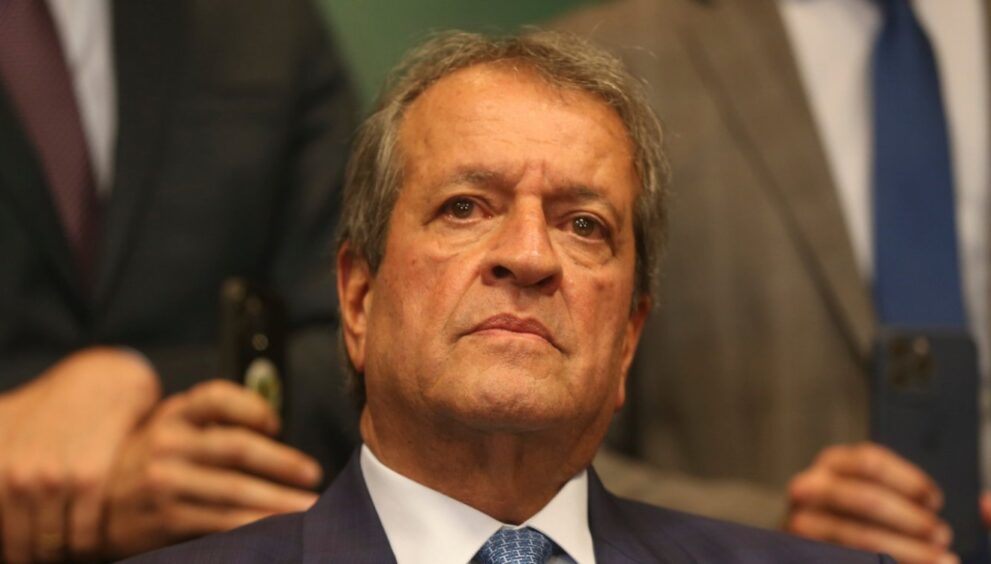 defesa-de-bolsonaro-pede-autorizacao-para-visita-de-valdemar-apos-fuga-de-flavio-do-brasil