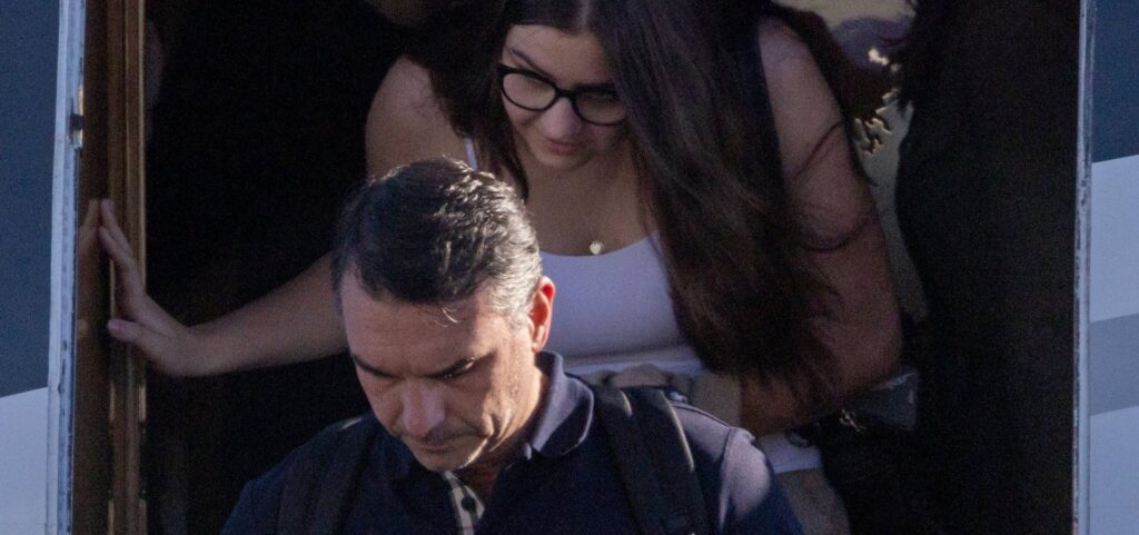 bye-bye,-brasil!-como-foi-o-roteiro-da-fuga-de-flavio-bolsonaro-da-argentina-ate-os-estados-unidos