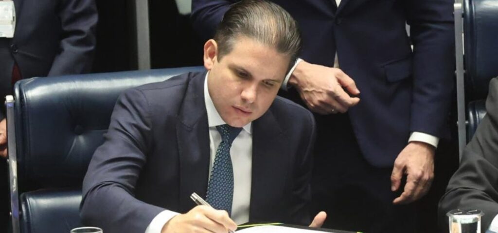 camara-deve-discutir-voto-distrital-misto-ainda-este-ano,-diz-hugo-motta