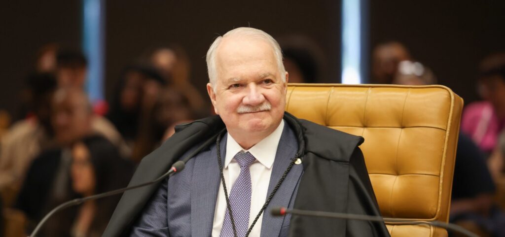 fachin-devolve-investigacao-do-inss-a-mendonca-e-mantem-caso-master-na-presidencia-do-stf