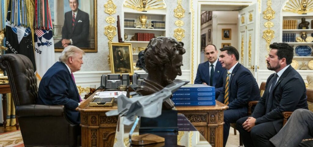 em-carta,-democratas-dos-eua-questionam-papel-de-trump-na-fuga-de-flavio-bolsonaro-e-emissao-de-visto