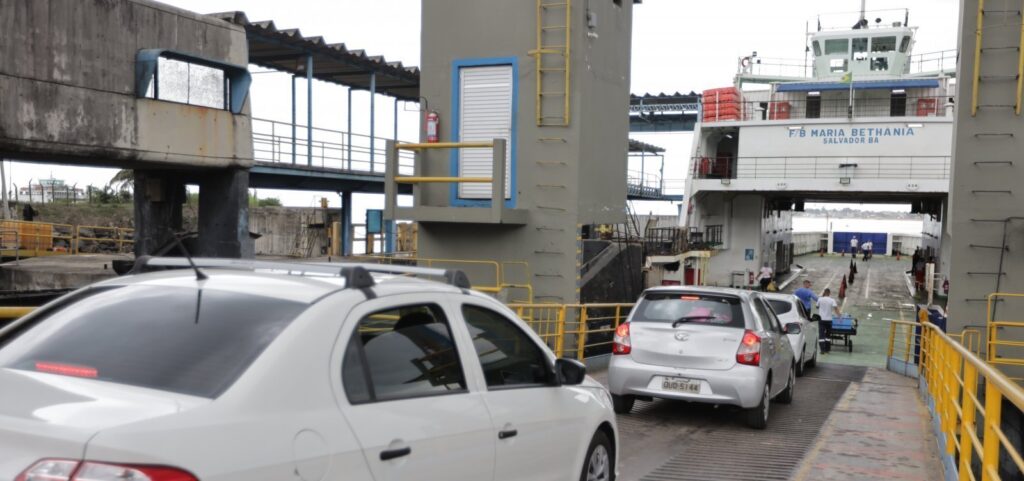 feriadao:-ferry-boat-registra-fila-com-ate-3-horas-de-espera-em-salvador